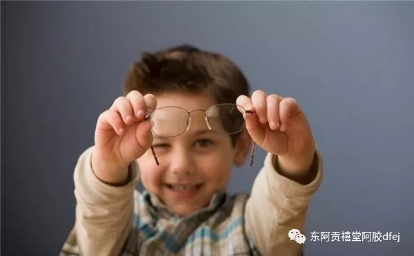 老看手机眼花了吧？教你一招：恢复视力，玩微信的都要看！